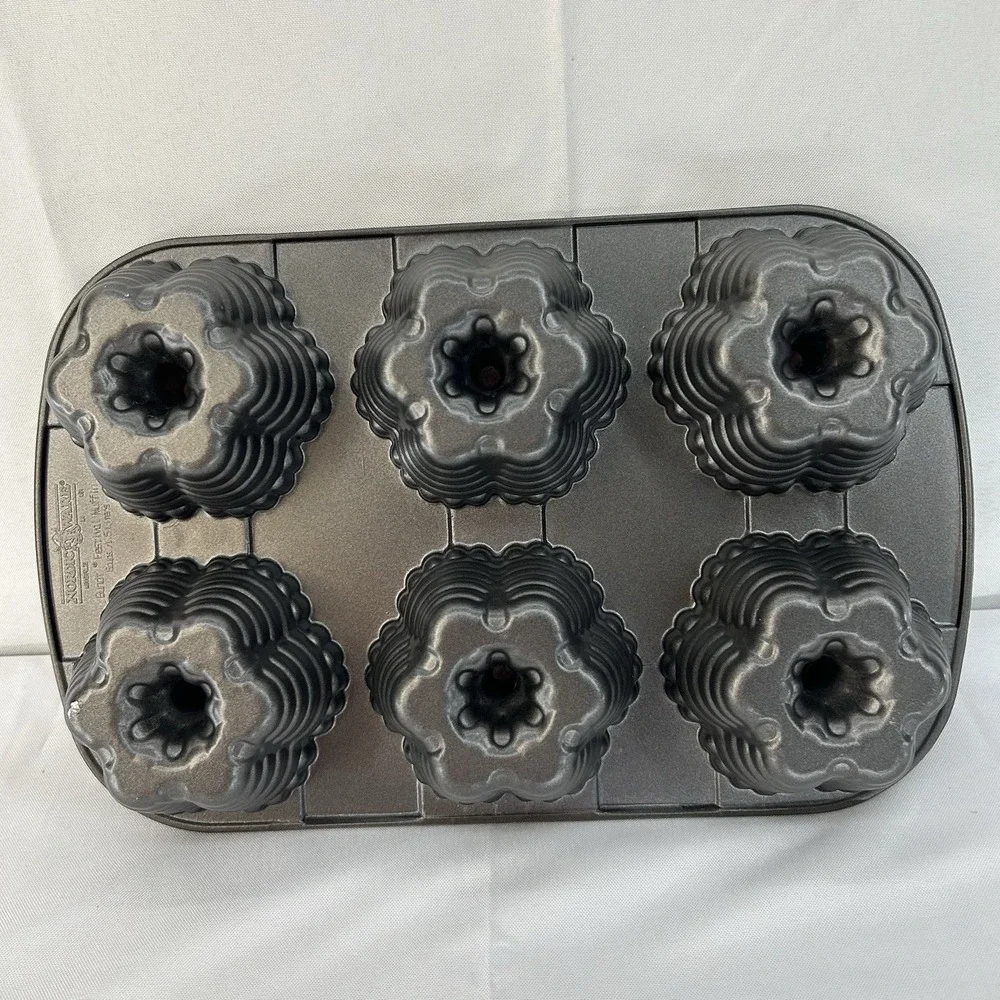 Nordic Ware Platinum Series Mini-Festival Bundt Pan Heavy Cast Aluminum 45437